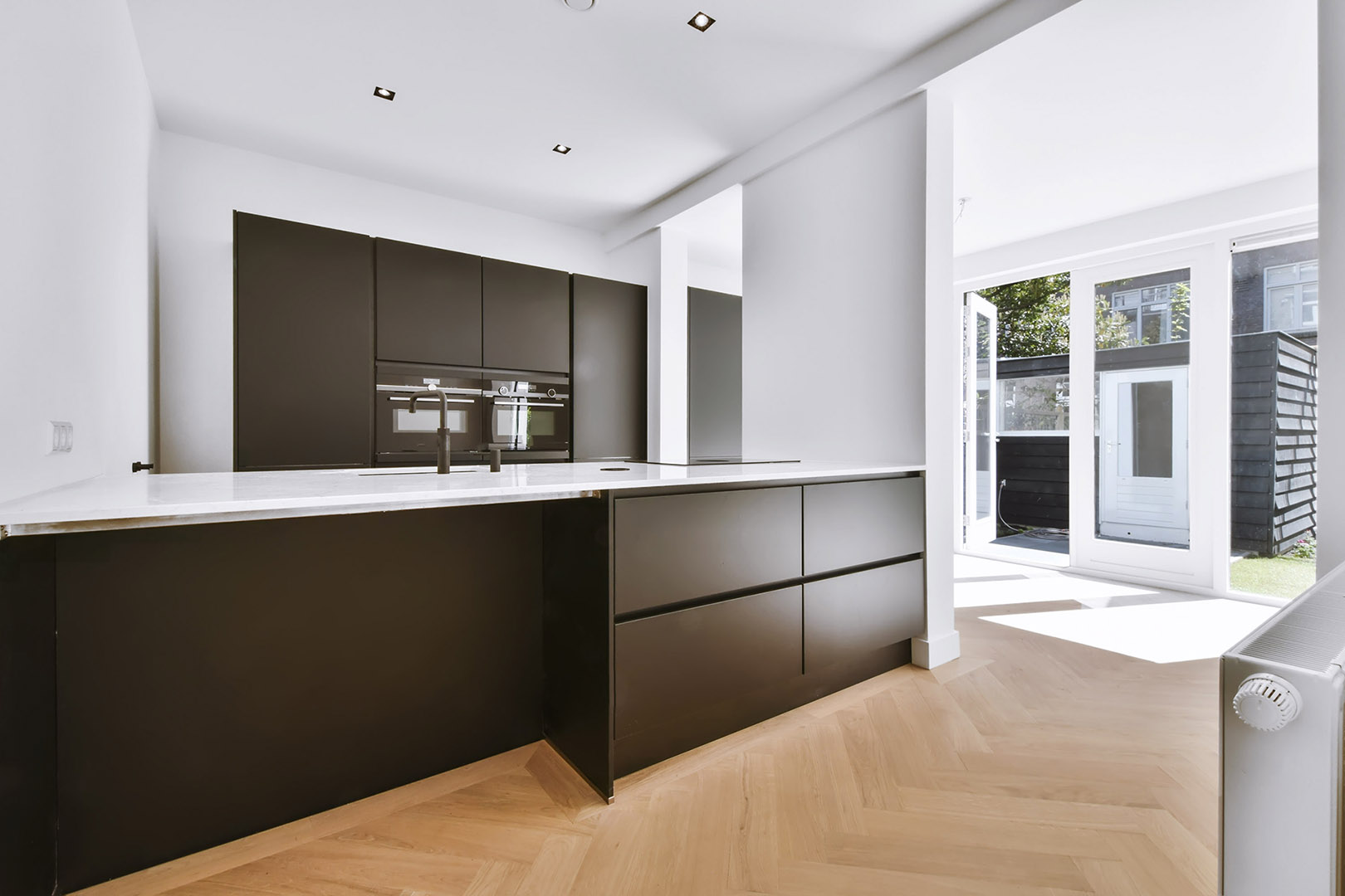 stylish-kitchen-in-daylight-with-a-black-kitchen-s-2022-03-03-00-14-44-utc.jpg